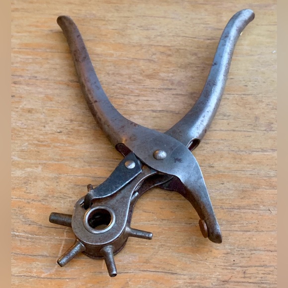 Vintage Sargent & Co. Solid Metal Rotating 6 Size Leather Hole Punching Tool - Picture 13 of 13